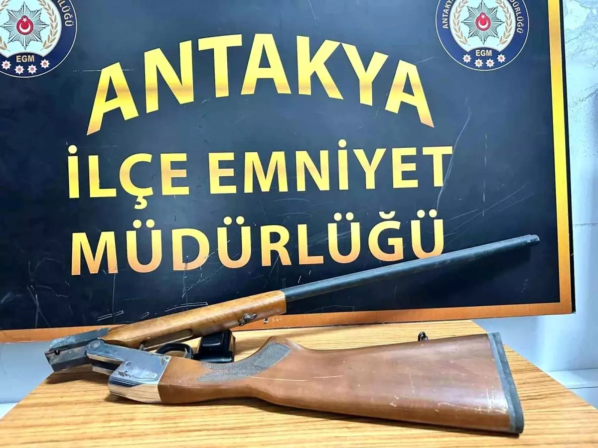 Hatay’da yapılan uygulamada ruhsatsız silah ele geçirildi