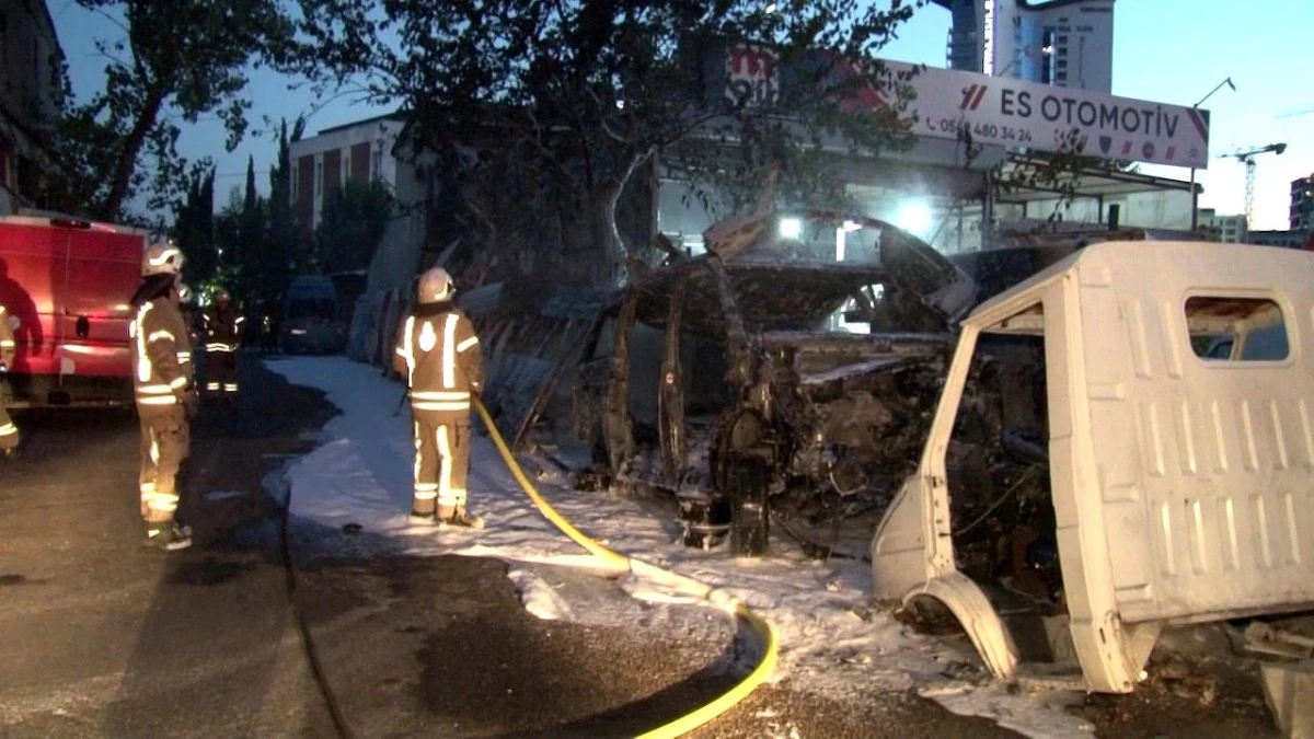 Kartal’da Sanayi Sitesinde Araç Yangını