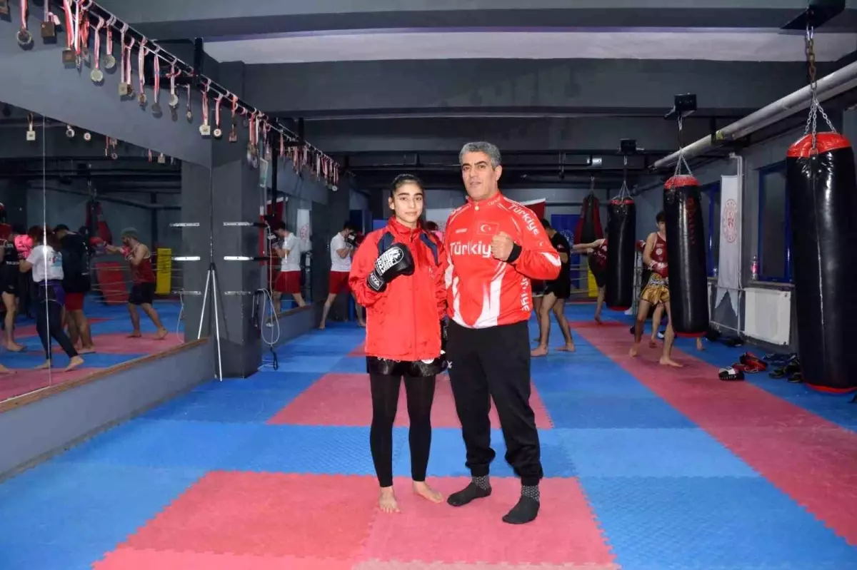 Özlem Melek Korkmaz Kick Boks Gençler Dünya Şampiyonası’nda Altın Madalya Kazandı