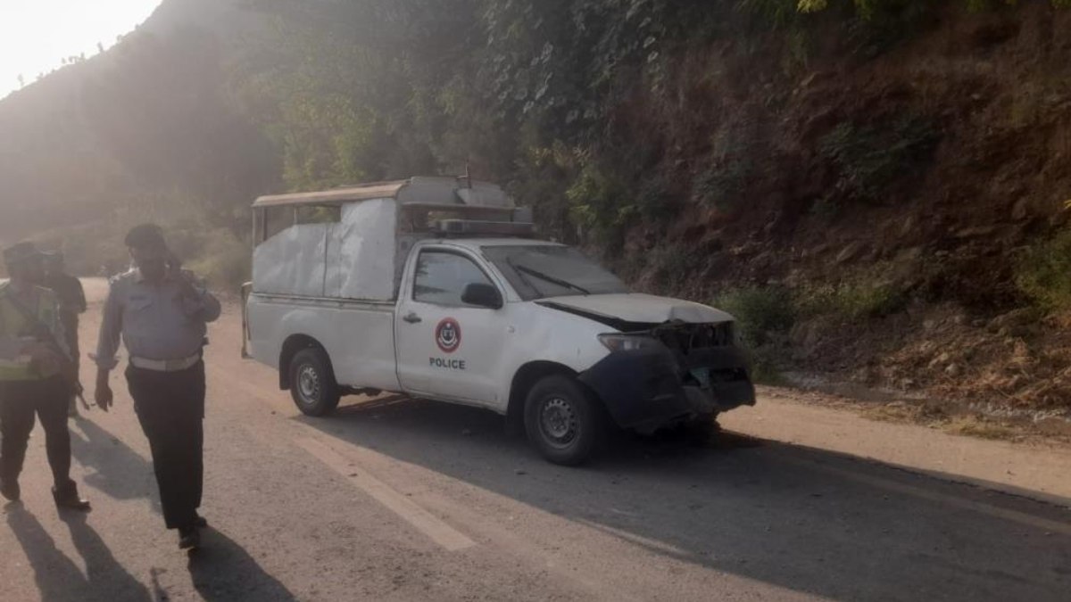 Pakistan’da yabancı diplomatların konvoyuna bombalı saldırı: 1 ölü 4 yaralı